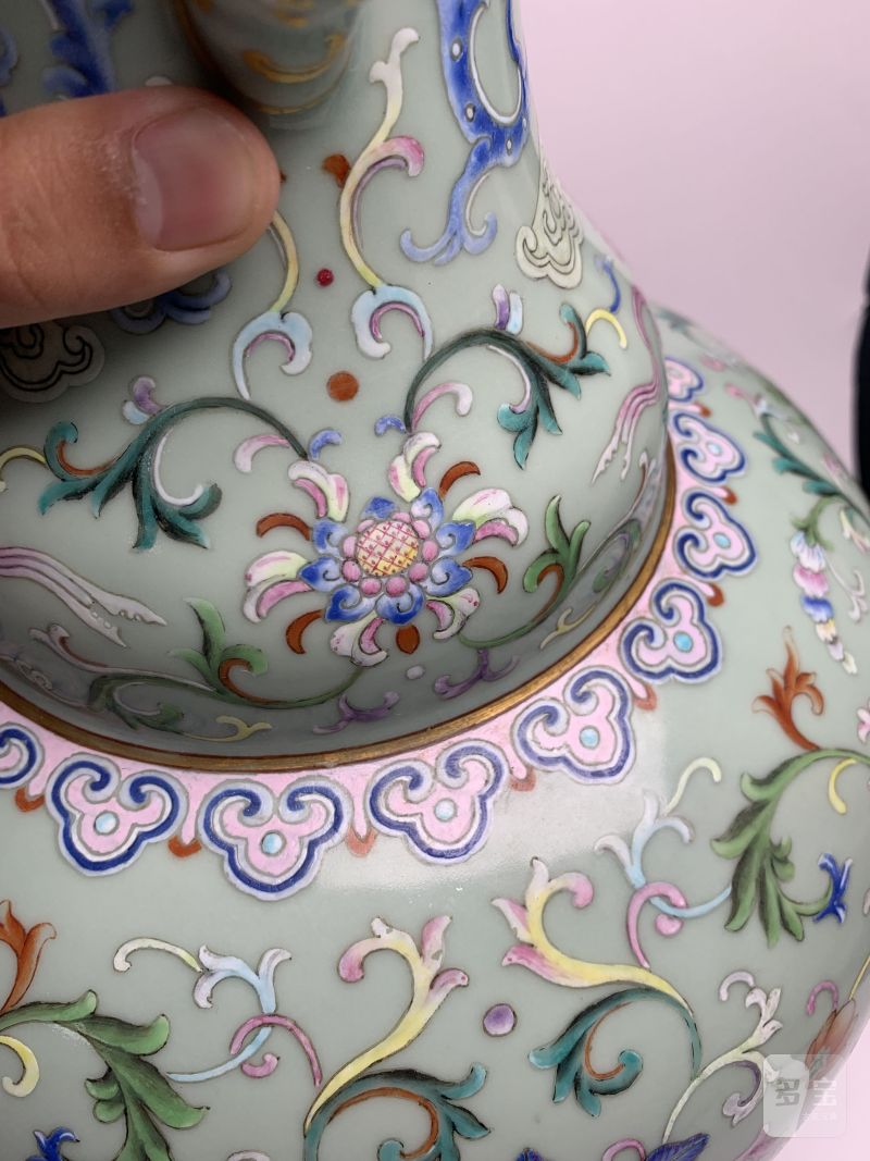 清乾隆 豆青地洋彩西番莲吉庆如意福寿纹卷云口双耳尊 - 图8
